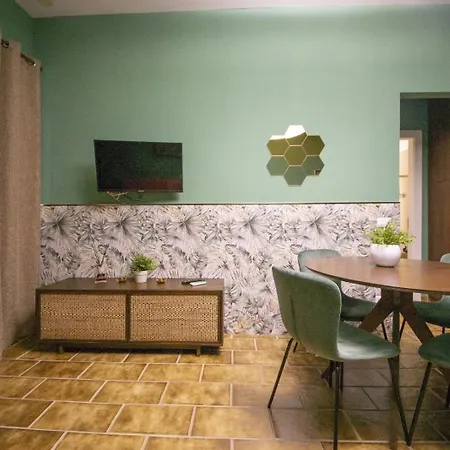 Apartment Flowers House *